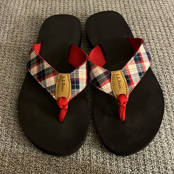 Size 9 women's LL Bean flip flop in great condition. Red, white, and blue plaid. - Picture 1 of 3